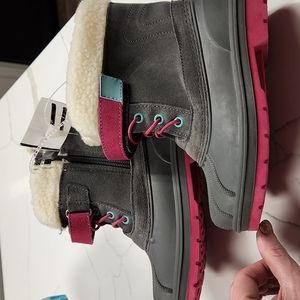 NWT girls size 11 winter weather boots Cat and Jack. Pink and gray